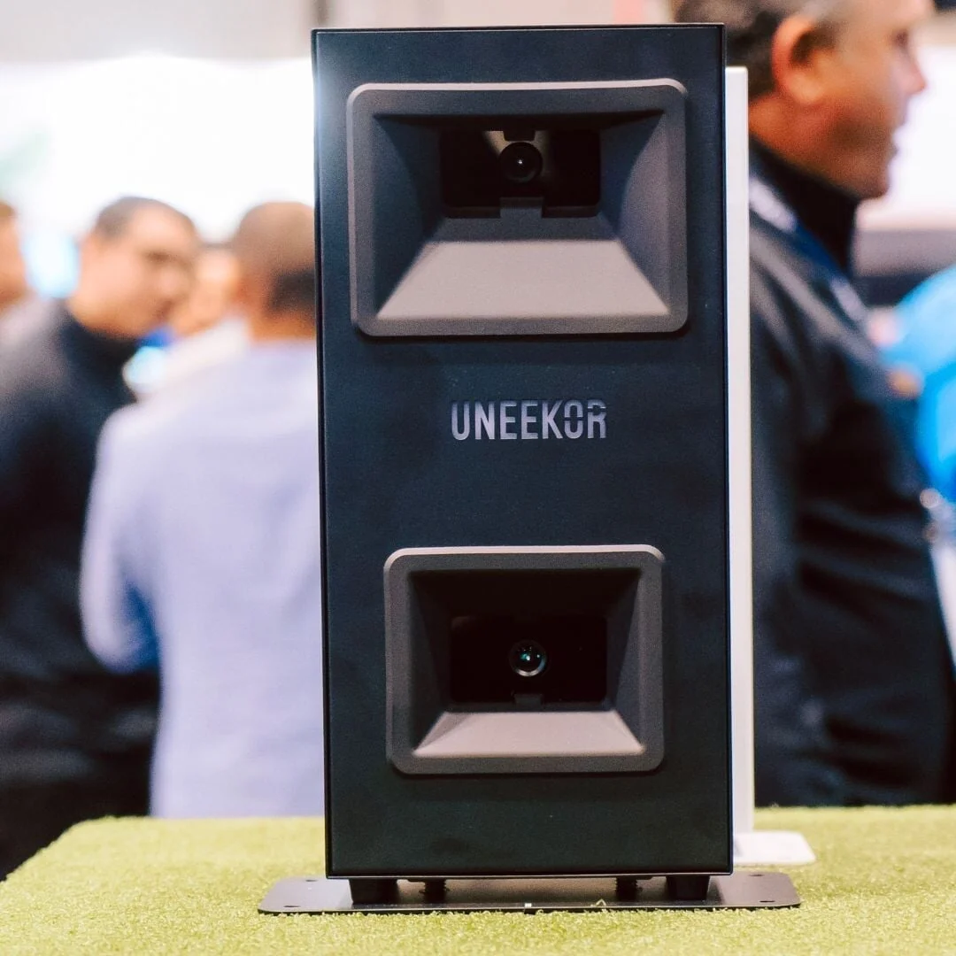 Uneekor EYE MINI LITE Garage Golf Simulator Package - Image 10
